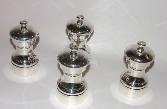 Salt and pepper mills in silver